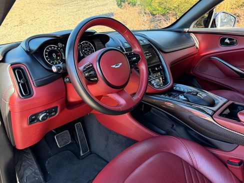 Used 2021 Aston Martin DBX image 3