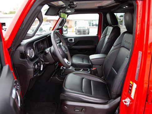 Used 2024 Jeep Wrangler Unlimited Sahara w/ Technology Group AWD/4WD image 21