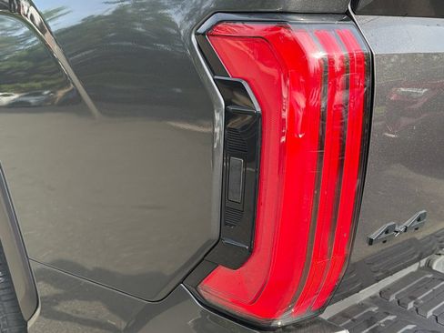 Used 2024 Toyota Tundra Limited AWD/4WD image 7
