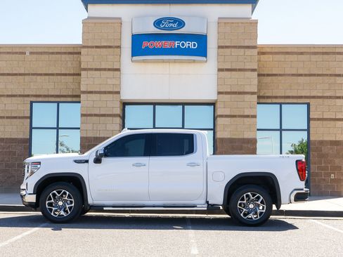 Used 2024 GMC Sierra 1500 SLT w/ SLT Premium Plus Package AWD/4WD image 9