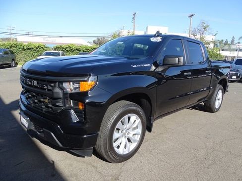 Used 2023 Chevrolet Silverado 1500 Custom RWD image 2