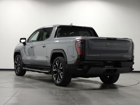 Used 2024 GMC Sierra EV Denali image 5