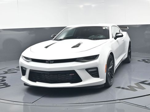 Used 2018 Chevrolet Camaro SS w/ Redline Edition RWD image 11