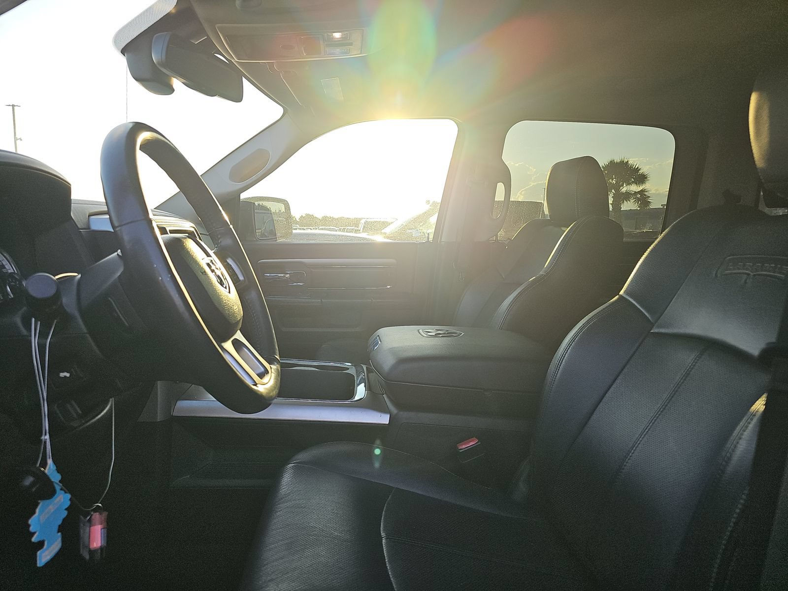 Used 2018 RAM 1500 Laramie w/ Convenience Group AWD/4WD image 10