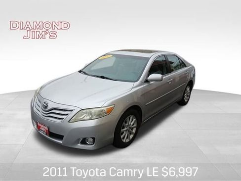 Used 2011 Toyota Camry LE image 1