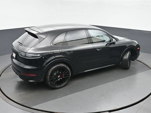 Used 2023 Porsche Cayenne GTS AWD/4WD image 36