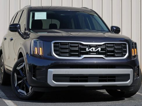 Used 2025 Kia Telluride S FWD image 4