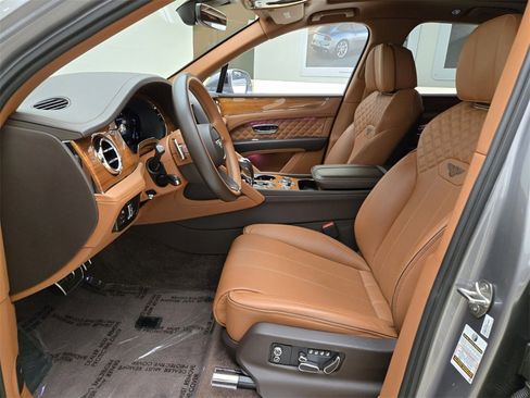 Certified 2022 Bentley Bentayga V8 image 17