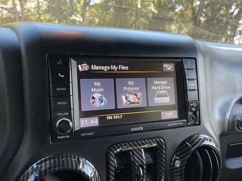 Used 2017 Jeep Wrangler Unlimited Rubicon w/ Connectivity Group image 11