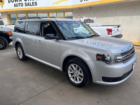 Used 2019 Ford Flex SE image 3