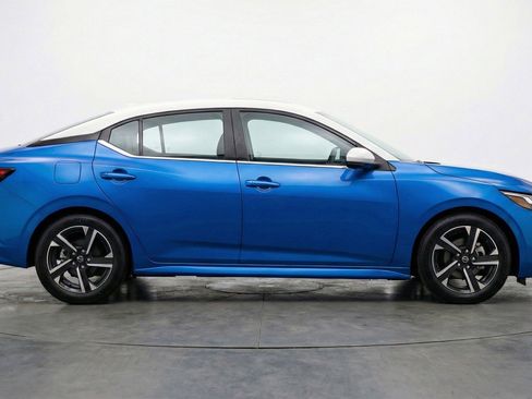 Used 2025 Nissan Sentra SV FWD image 11