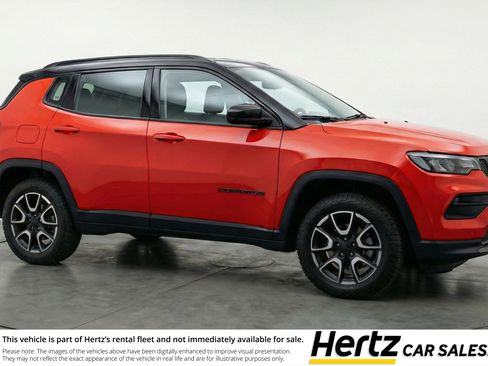 Used 2025 Jeep Compass Trailhawk image 1