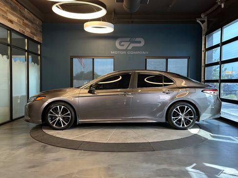 Used 2020 Toyota Camry SE w/ Moonroof Package AWD/4WD image 6