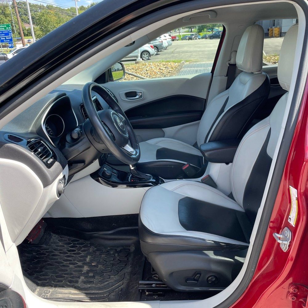 Used 2018 Jeep Compass Limited w/ Navigation Group AWD/4WD image 2