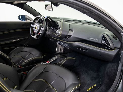 Certified 2018 Ferrari 488 GTB RWD image 18
