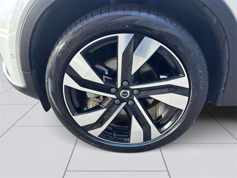 Used 2024 Volvo XC40 B5 Plus w/ Climate Package image 8