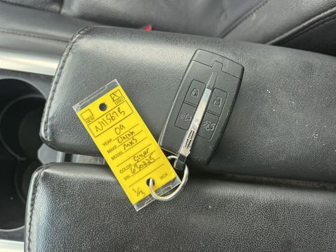 Used 2009 Lincoln MKS AWD image 21