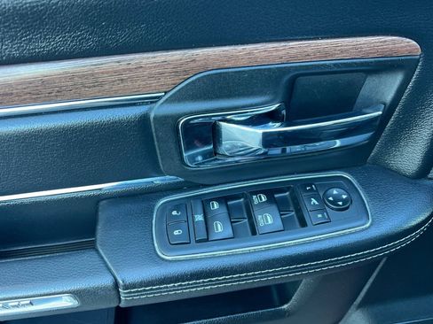 Used 2018 RAM 2500 Laramie w/ Convenience Group image 12