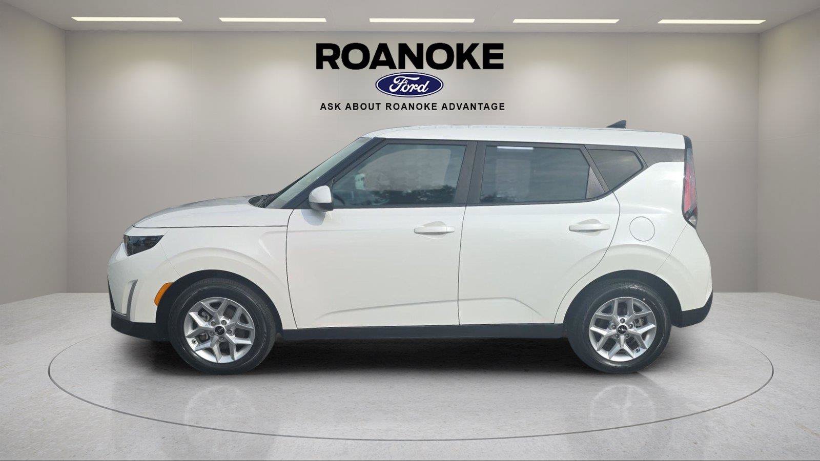 Used 2025 Kia Soul LX FWD image 12
