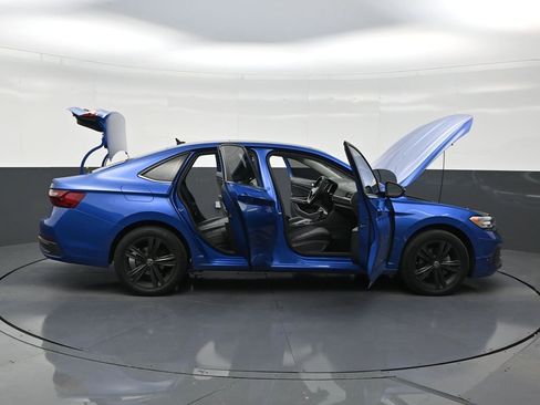 Used 2023 Volkswagen Jetta SE w/ Panoramic Sunroof Package FWD image 29