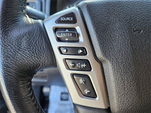 Used 2022 Nissan Titan SV w/ SV Convenience Package image 29