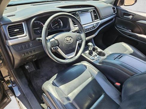 Used 2016 Toyota Highlander XLE AWD/4WD image 9