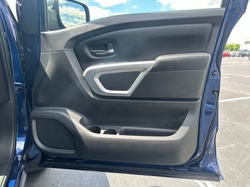 Used 2024 Nissan Titan SV w/ SV Convenience Package RWD image 10