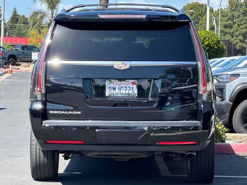 Used 2019 Cadillac Escalade ESV Platinum image 6
