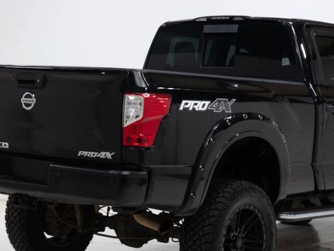 Used 2018 Nissan Titan PRO-4X w/ Pro-4x Convenience Package AWD/4WD image 13