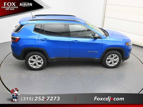 Used 2024 Jeep Compass Latitude w/ Convenience Group image 30