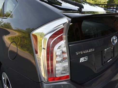 Used 2013 Toyota Prius Three image 38