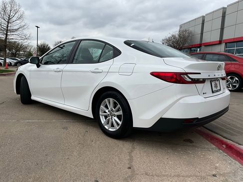 Used 2025 Toyota Camry LE image 8