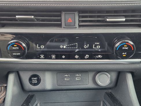 Used 2025 Nissan Rogue SV image 14