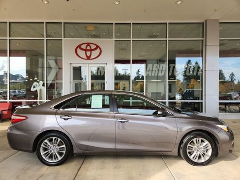 Used 2015 Toyota Camry SE image 3