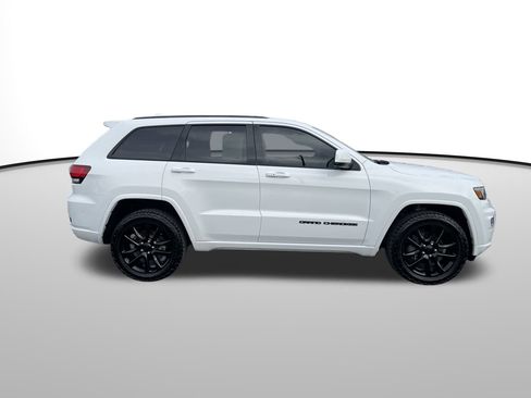 Used 2020 Jeep Grand Cherokee Altitude image 2