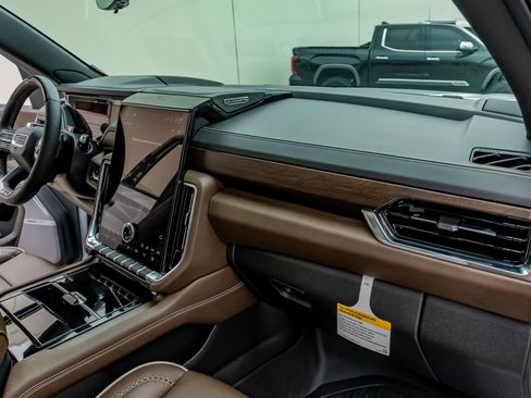 Used 2026 GMC Yukon XL Denali Ultimate image 18