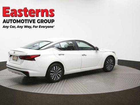 Used 2025 Nissan Altima 2.5 SV FWD image 41