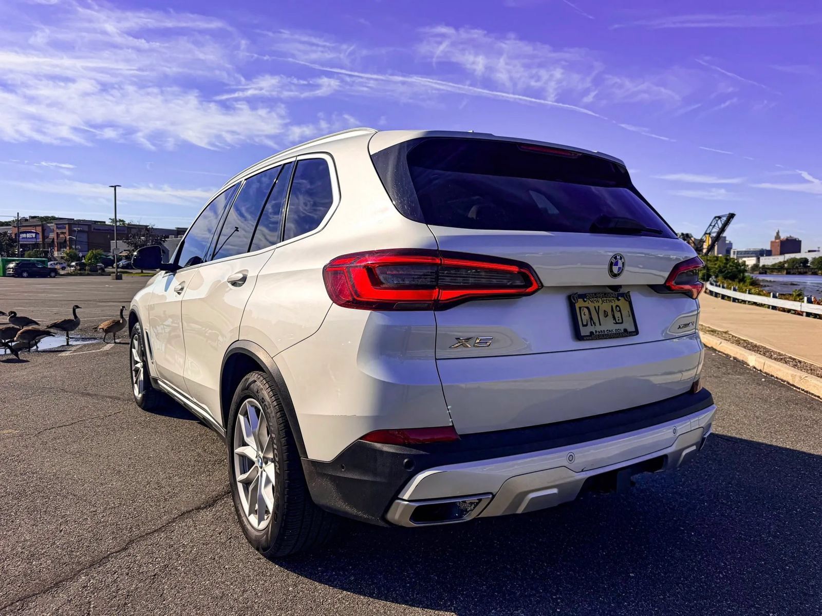 Used 2019 BMW X5 xDrive40i w/ Premium Package 2 AWD/4WD image 5