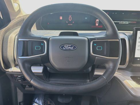 Used 2025 Ford Expedition Active AWD/4WD image 18