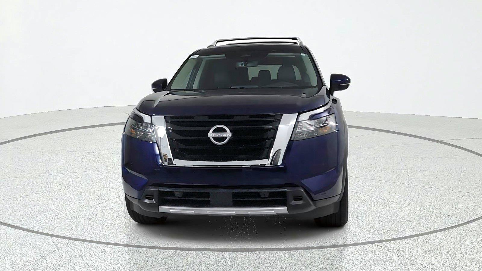 Used 2025 Nissan Pathfinder SL AWD/4WD image 2