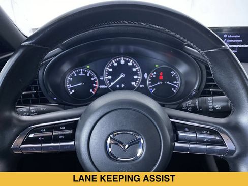 Used 2019 MAZDA MAZDA3 Hatchback w/ Preferred Package FWD image 3