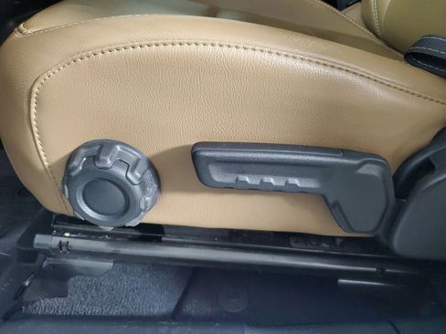 Used 2020 Jeep Wrangler Unlimited Sahara image 18