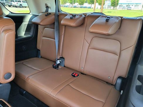 Used 2023 Nissan Pathfinder Platinum FWD image 14