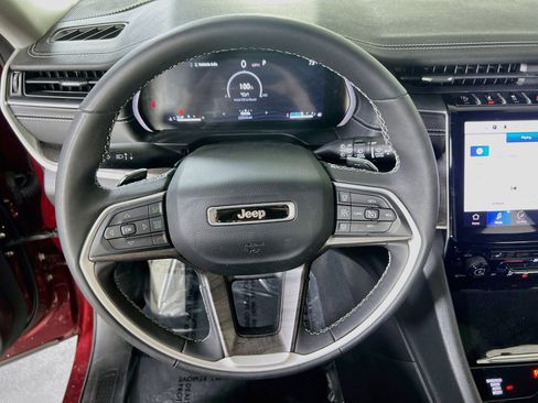 Used 2023 Jeep Grand Cherokee L Limited AWD/4WD image 11
