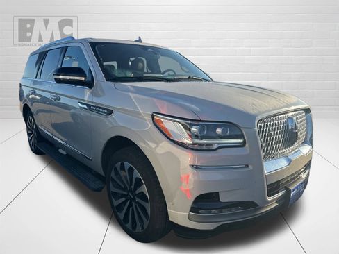 Used 2024 Lincoln Navigator Reserve image 2