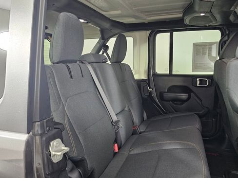 Used 2024 Jeep Wrangler Unlimited image 34