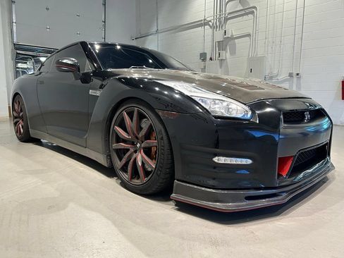 Used 2014 Nissan GT-R Premium AWD/4WD image 8