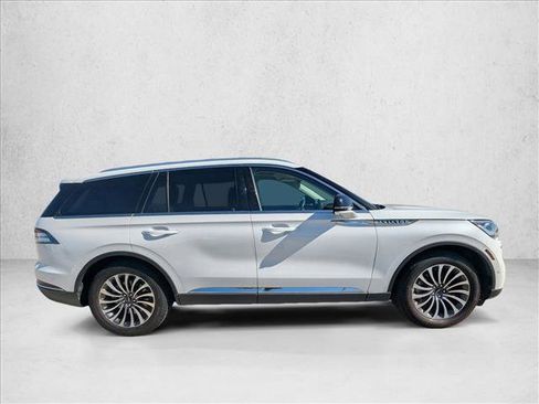 Used 2020 Lincoln Aviator Reserve w/ Equipment Group 201A image 4