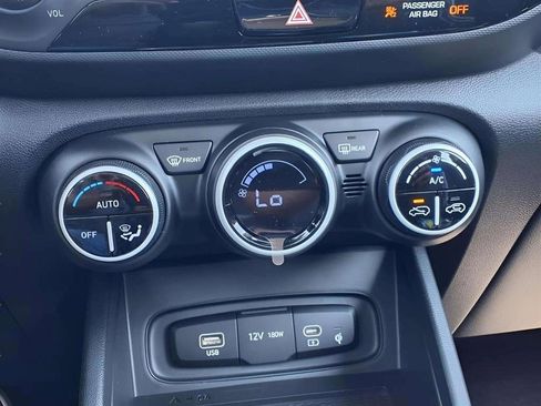 New 2025 Hyundai Venue Limited image 12