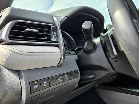 Used 2021 Toyota Camry SE image 24